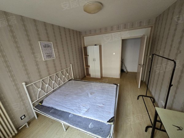 青岛城阳家佳源向阳小区C区(城阳)万达旁主卧带空调 租 包水网物业费只交电费 可短租可月付出租房源真实图片