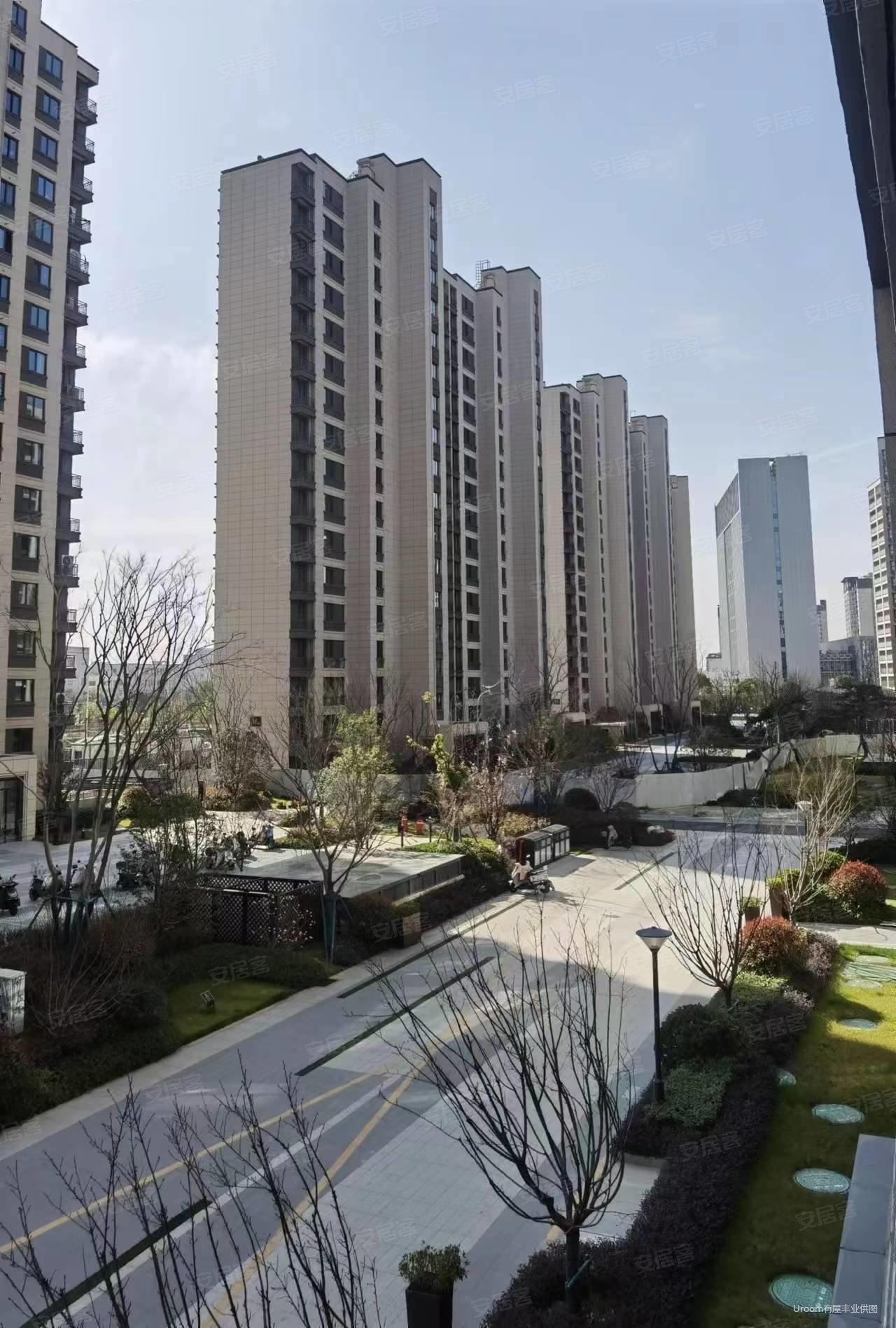 清风公园保利和光宸樾毛坯四房方正通透户型