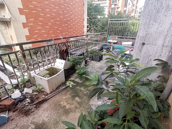 珠海香洲梅华富康花园体育中心旁 富康花园 2房1卫 带平台 2楼看小区