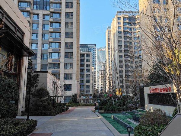 独立洗衣机绿地中央公馆!全实墙 女生多 拎包入住!出租房源真实图片