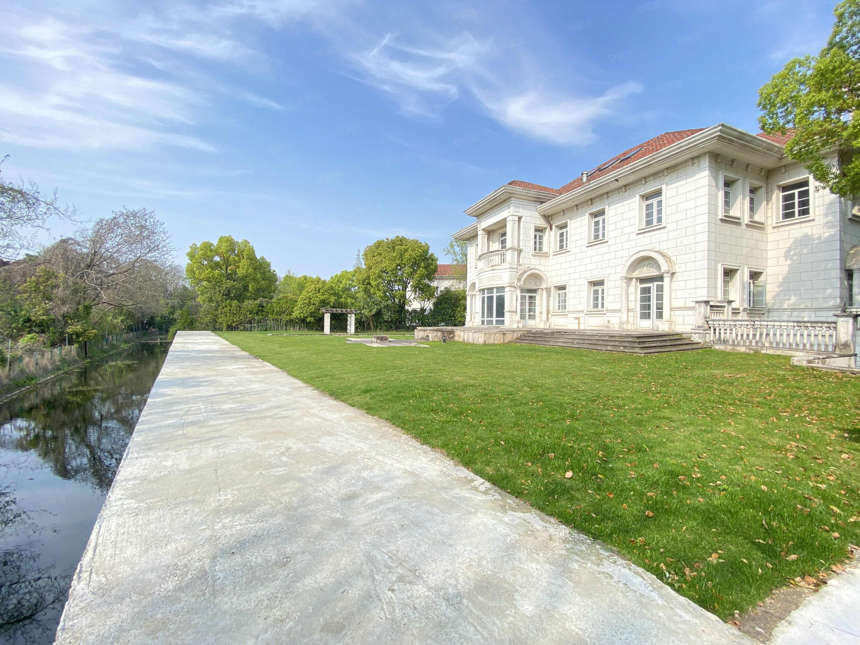 世茂佘山庄园一期