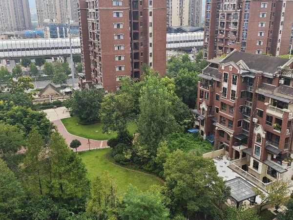 重庆九龙坡华岩新城华宇锦绣花城(1期)近轻轨站,商业圈,精装修家具