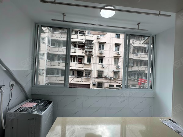 黄兴路地铁站互联宝地房补近新华医院紫荆广场可办理居住证