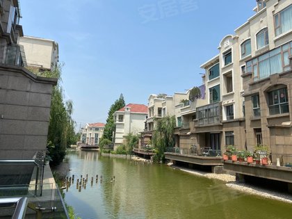 世茂湖滨花园别墅