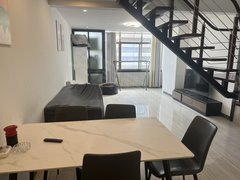 桂林灵川灵川城区三台空调，中豪国际复式两房两厅一卫，精装修拎包入住，免费停车出租房源真实图片