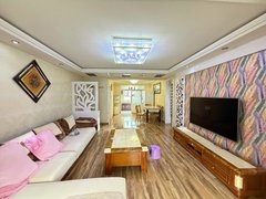 伊犁伊宁市伊宁市开发区年租世纪嘉苑一期，四楼三室，包暖气物业，家具家电齐全拎包入住出租房源真实图片