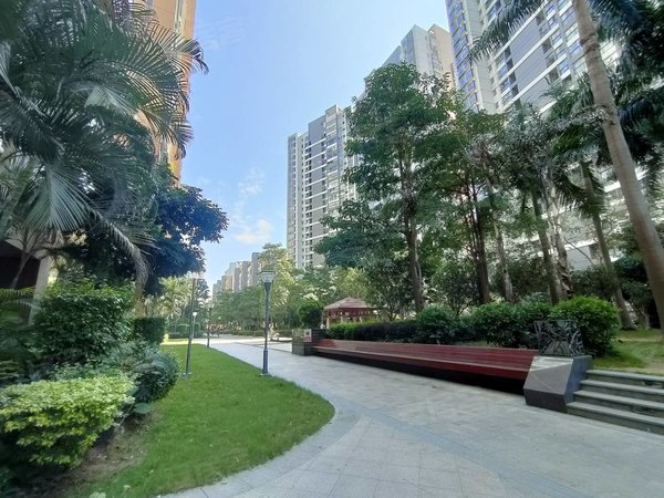 深圳宝安宝安中心区深业新岸线深业新岸线园林小区精装三房客厅带阳台