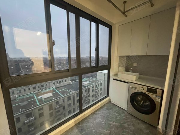 海宁海宁市区马桥春漫里银泰附近 春漫里 精装1室 独门独户 带阳台 包宽带车位出租房源真实图片