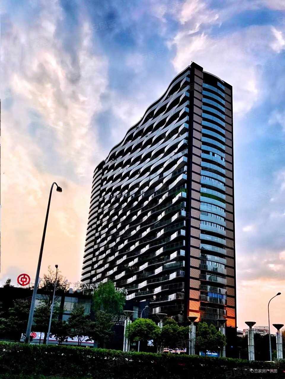 桐梓林首座套二双卫带地暖南北通透中间楼层大阳台