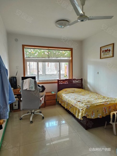 沁园小区136平三室带车库599万