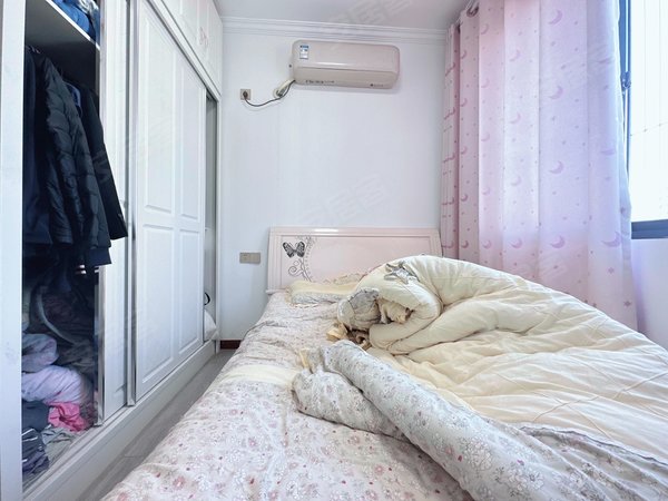 重庆九龙坡陈家坪强发百年国际陈家坪轻轨站出口精装两室价格可议出租