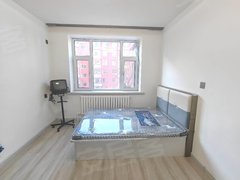 齐齐哈尔龙沙南站新宫小区正4楼，两室一厅，三阳格局，家具家电齐全，一年起租出租房源真实图片