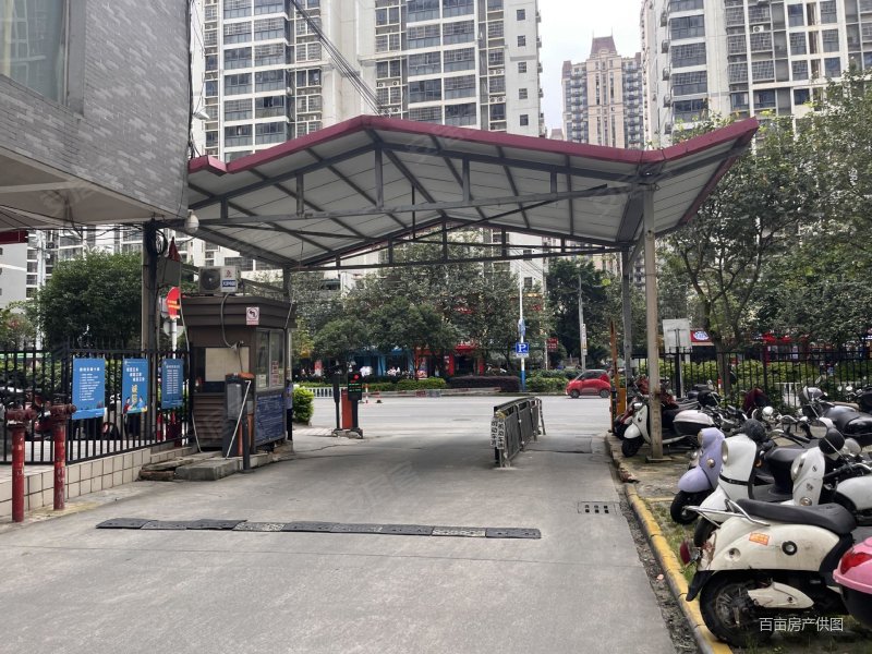 急售!精装2房,送露台!德润中  ,万达广场万象城商圈