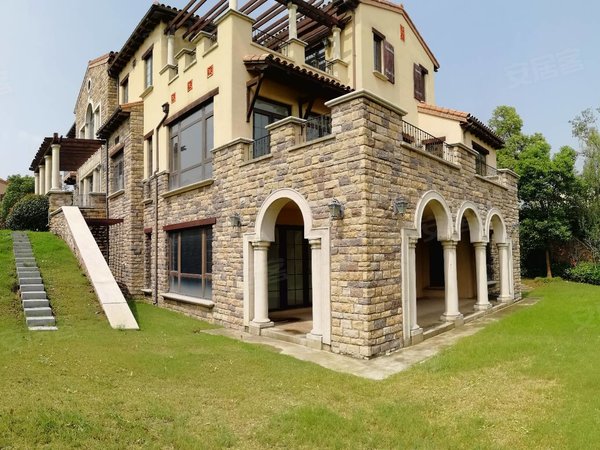 陈家镇金茂别墅,一亩大花园毛坯户型办公养老度假