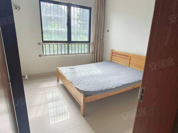 苏州太仓沙溪白云花园出租沙溪白云花园两室1300元每月,精装修拎包