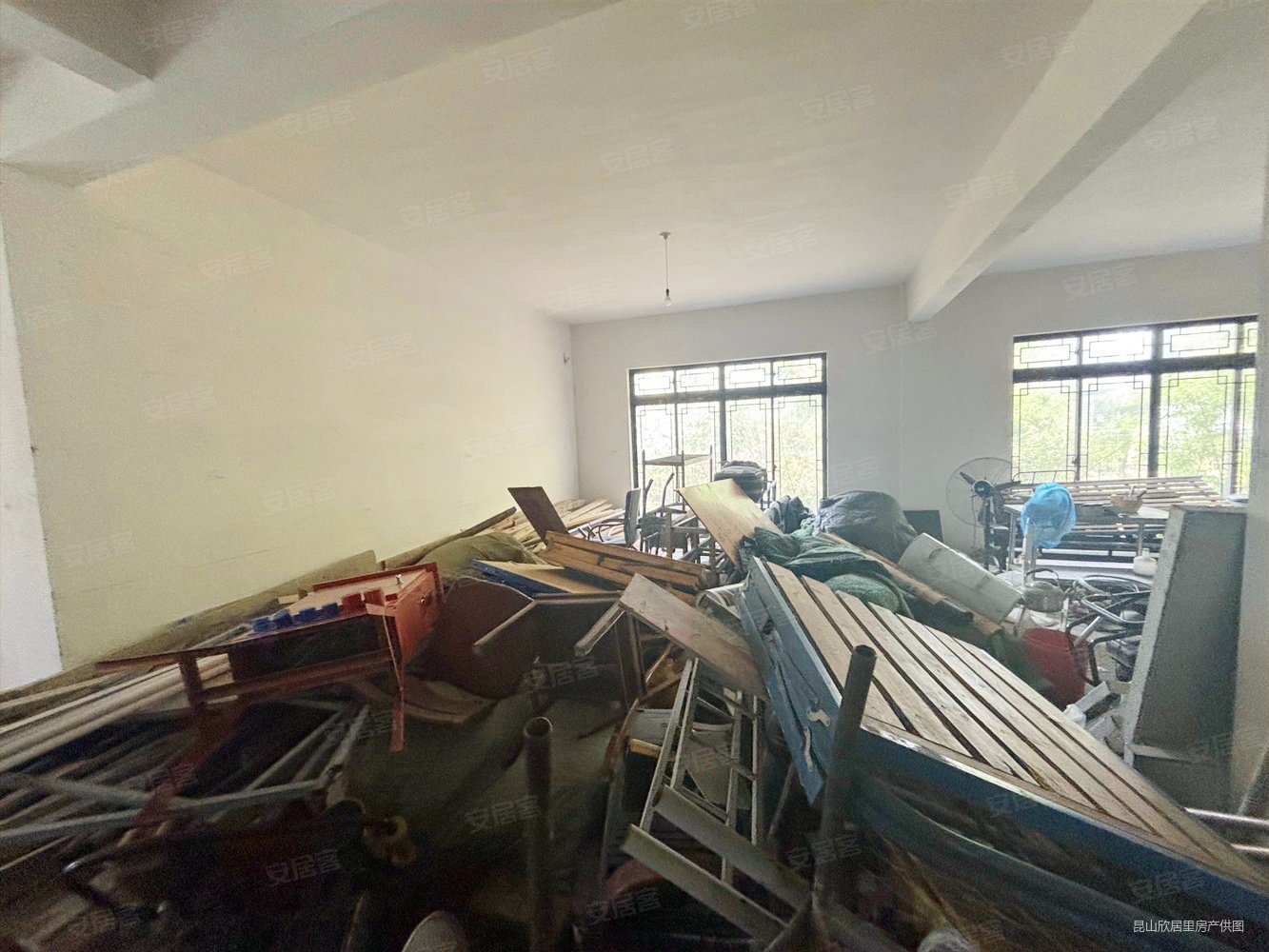 南湖秋月4室2厅4卫258㎡南320万