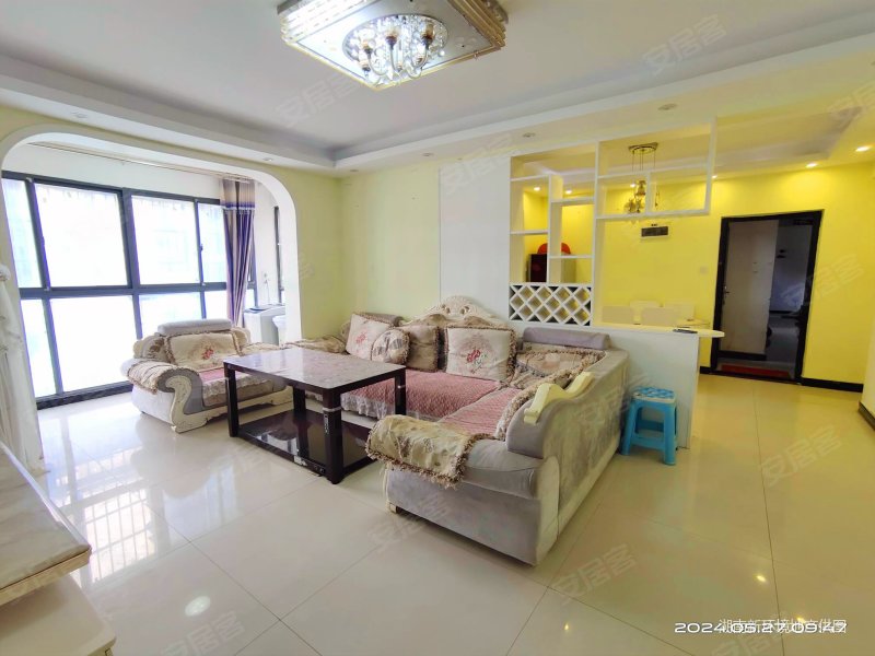 次新小区 精装三房 中间楼层 双阳台南北通透 师大 城南旁边,鑫天格林