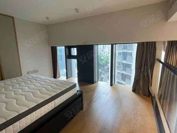 深圳罗湖人民南泰山大厦罗湖口岸 精装复式一房 近国贸 出关方便 直看