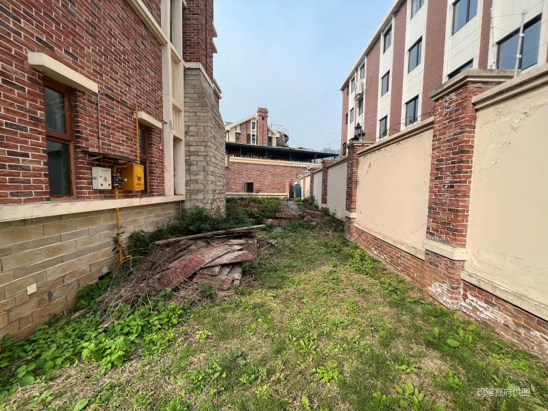 君度半山独栋别墅急售带半亩花园可装电梯随时看房