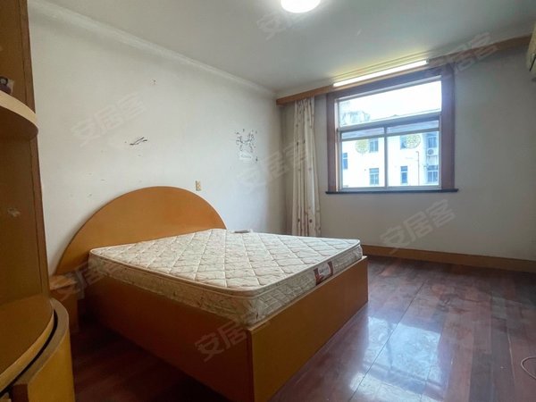 上海青浦朱家角淀湖山庄教苑淀湖山庄教苑 三室一厅 东边套 5楼非顶楼