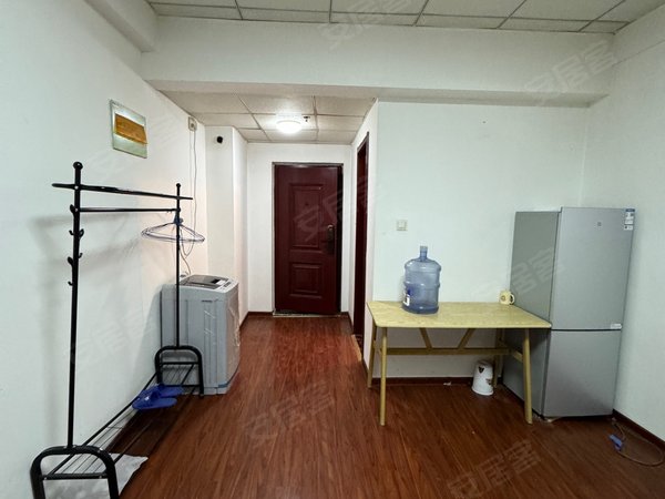 临沂蒙阴新城路伯爵公馆伯爵公馆北向月租房一套 ,800押一付一,包水费