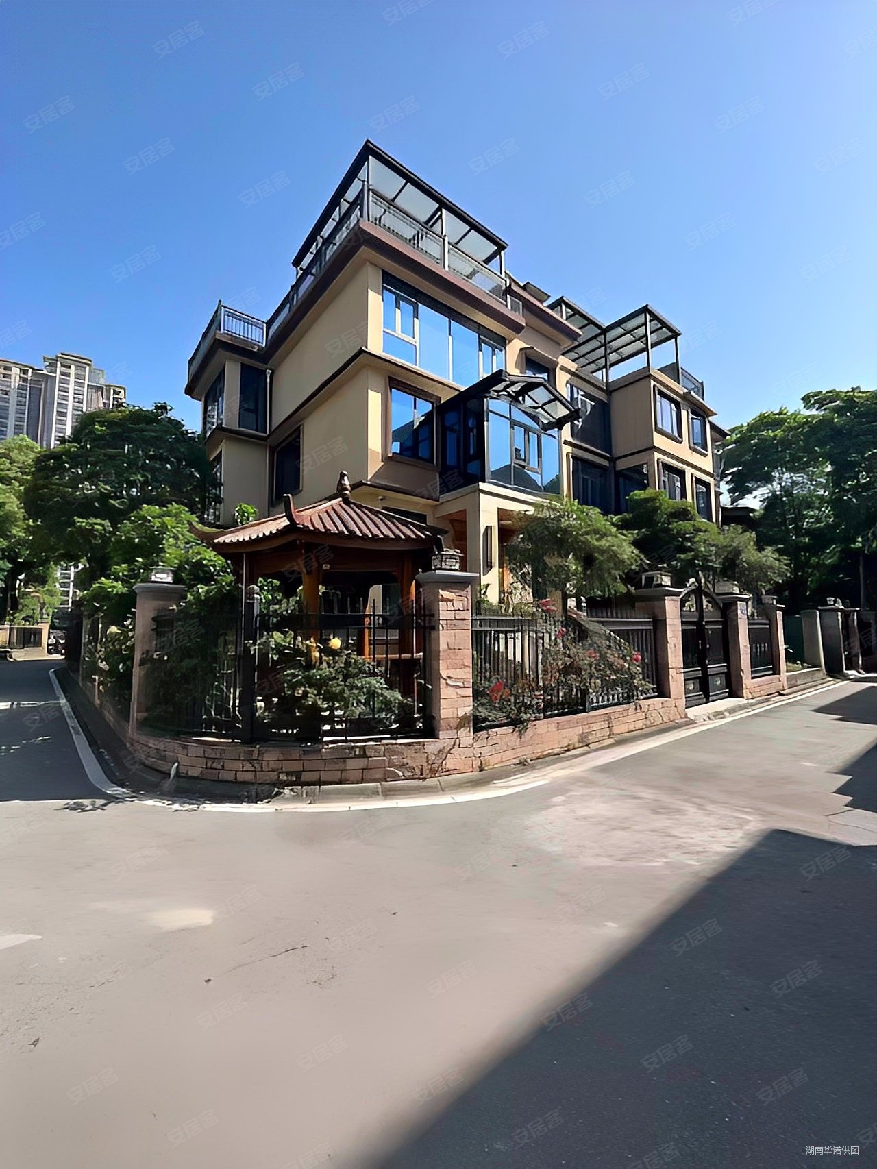 九龙领仕汇(别墅)5室2厅3卫237.4㎡南北260万