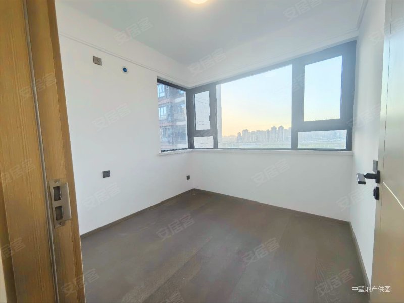 公园万象 中间楼层采光好 带电梯 南北通透