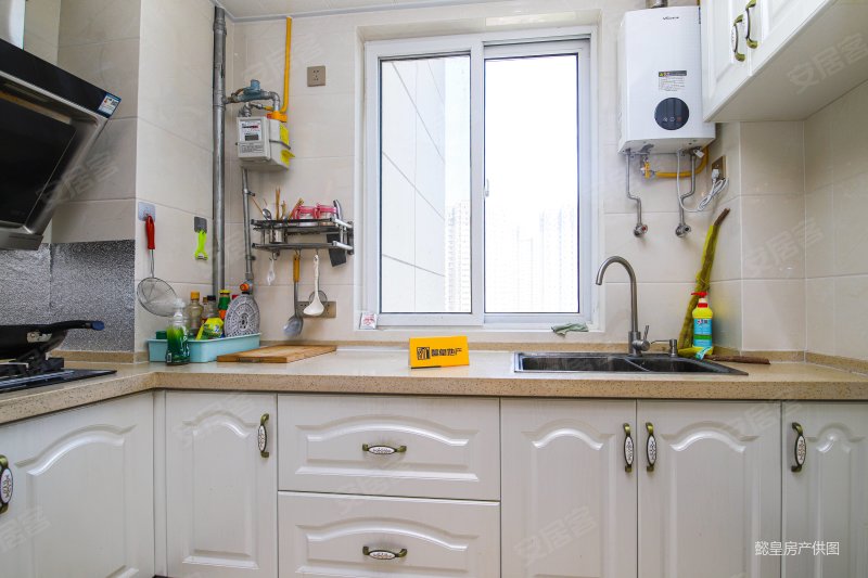 兰溪体育公园旁丨婚房三室丨直降15w丨拎包入住丨用钱急售,德和园二手