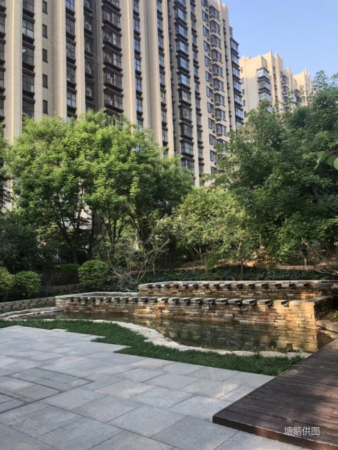 龙湖长楹天街精装修三居室出售,业主自住,诚意出售,随时看房