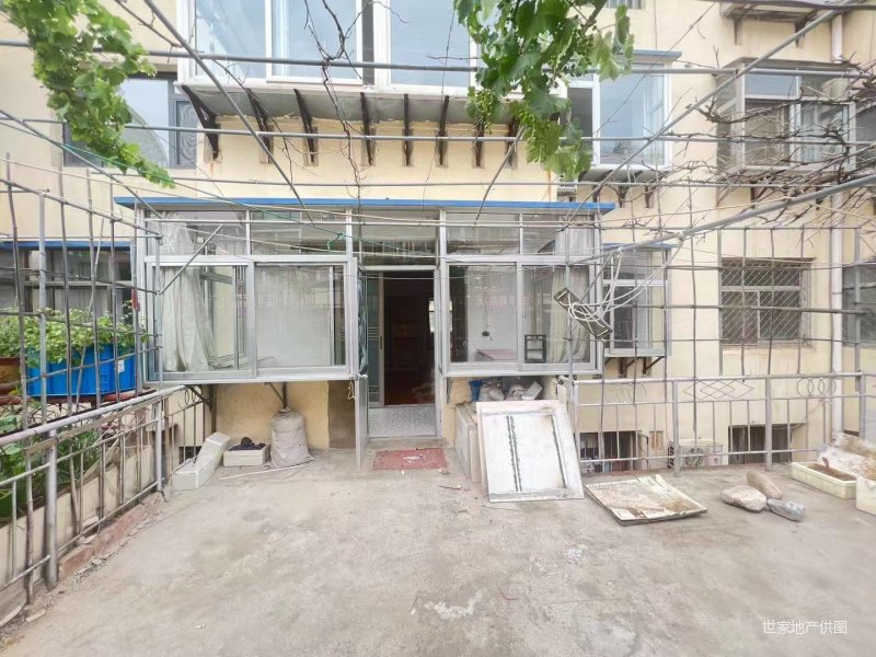 万盛家园一楼带30平露台83.15平三室精装俩储售69.8万