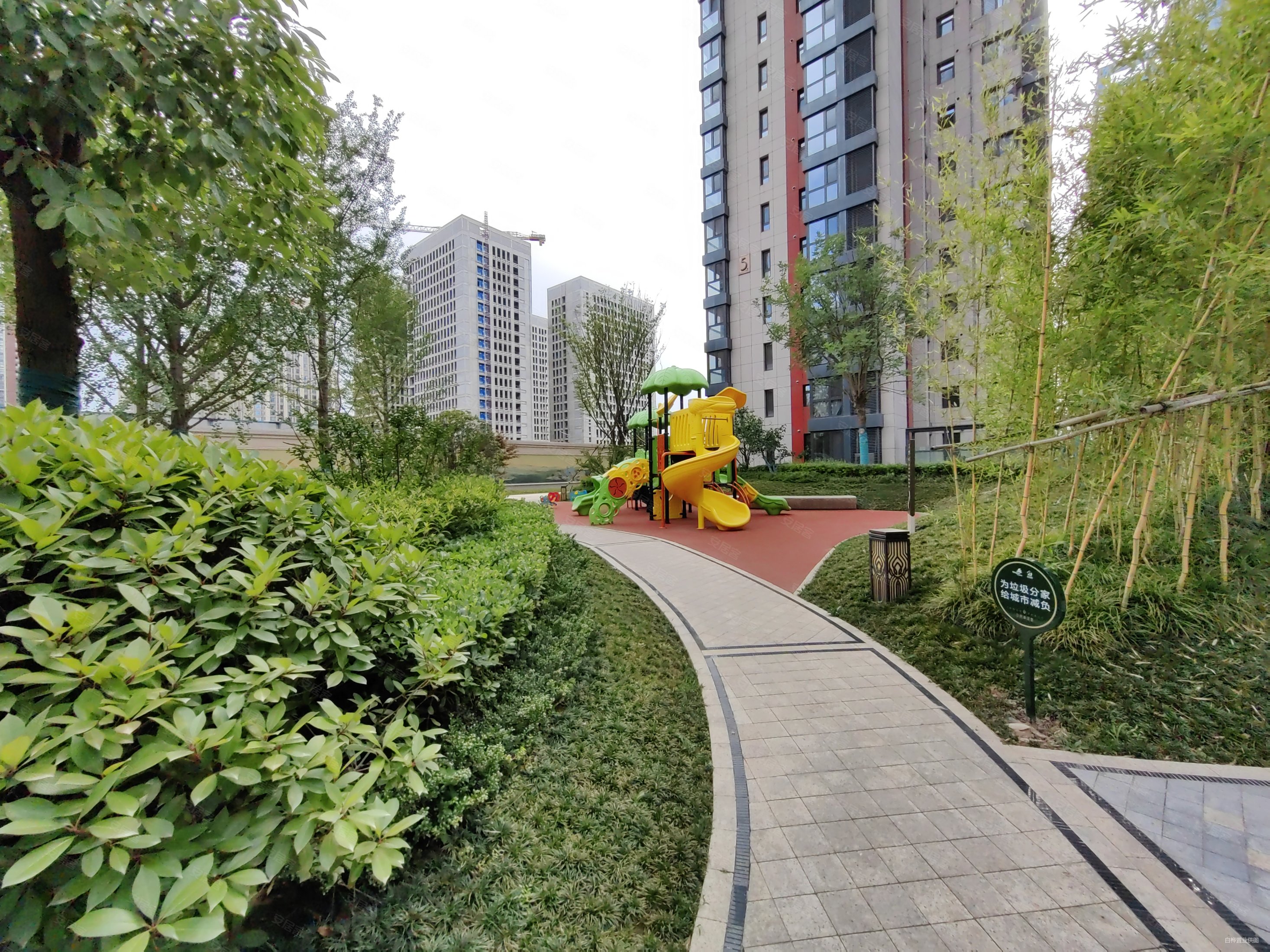 白桦林团圆4室2厅3卫222.59㎡南北540万