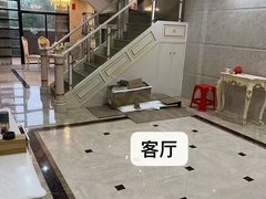 阳江阳东京源城房子很好出入,门口可以停2个车位,高档大气,物业费便宜,配齐出租房源真实图片