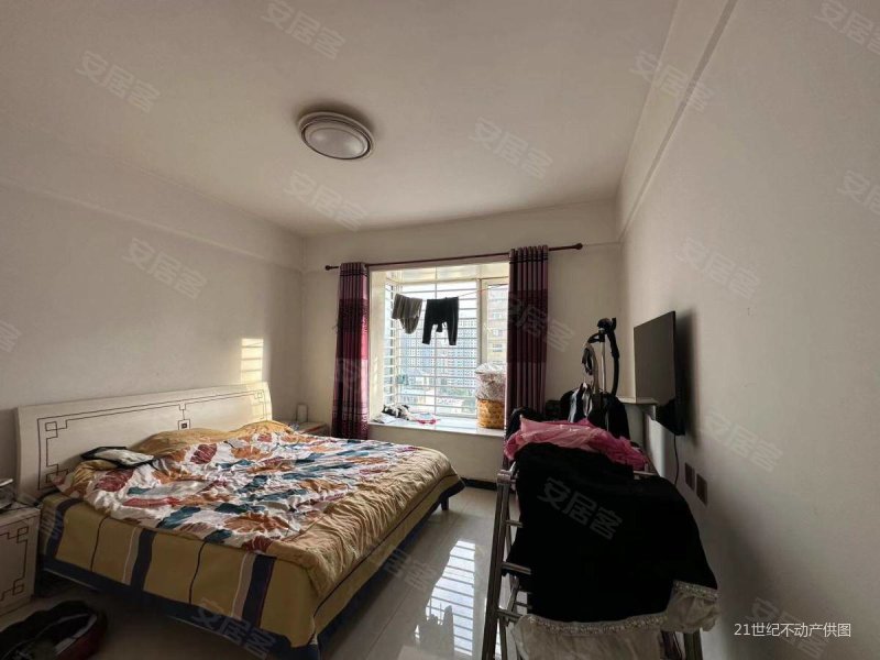 海城国际小区电梯房精装修157平