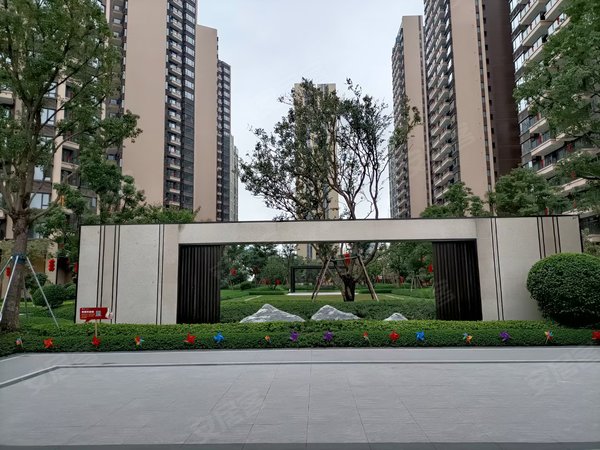 南宁江南星光大道龙光玖誉城(商住楼)精装新房   领包入住  小区绿化
