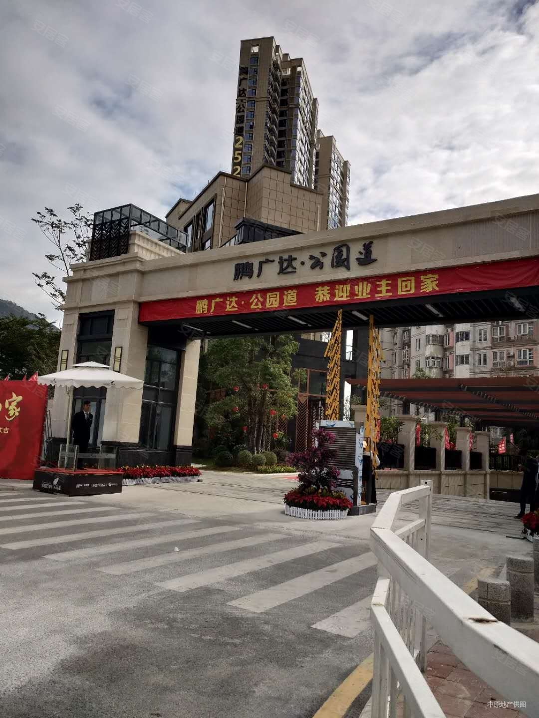 盐田地铁50米公园旁大4房总价便宜