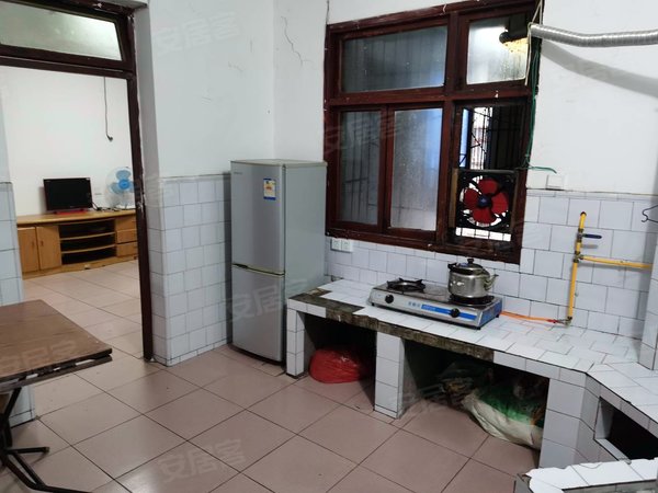 重庆璧山璧山老城区向阳街30号小区大成广场旁  三楼  简单装修家具