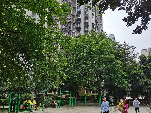 重庆渝北空港新城新都花园精装电梯两房免物管费地铁站旁家具家电齐全