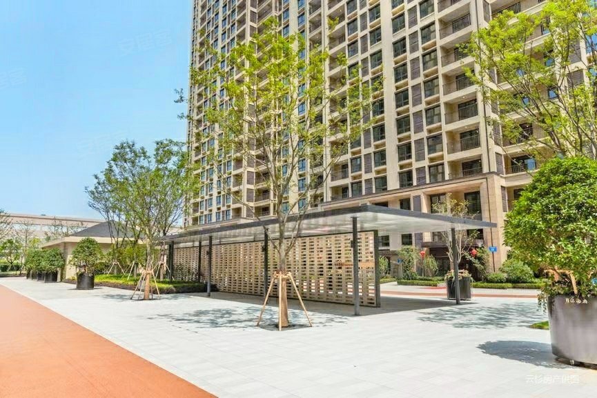 华润江南府3房急抛168万10996平方米