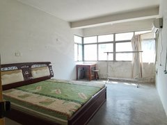张家港金港金港中心中南新村三楼二室一厅一厨一卫简单设施有天然气8500一年。出租房源真实图片