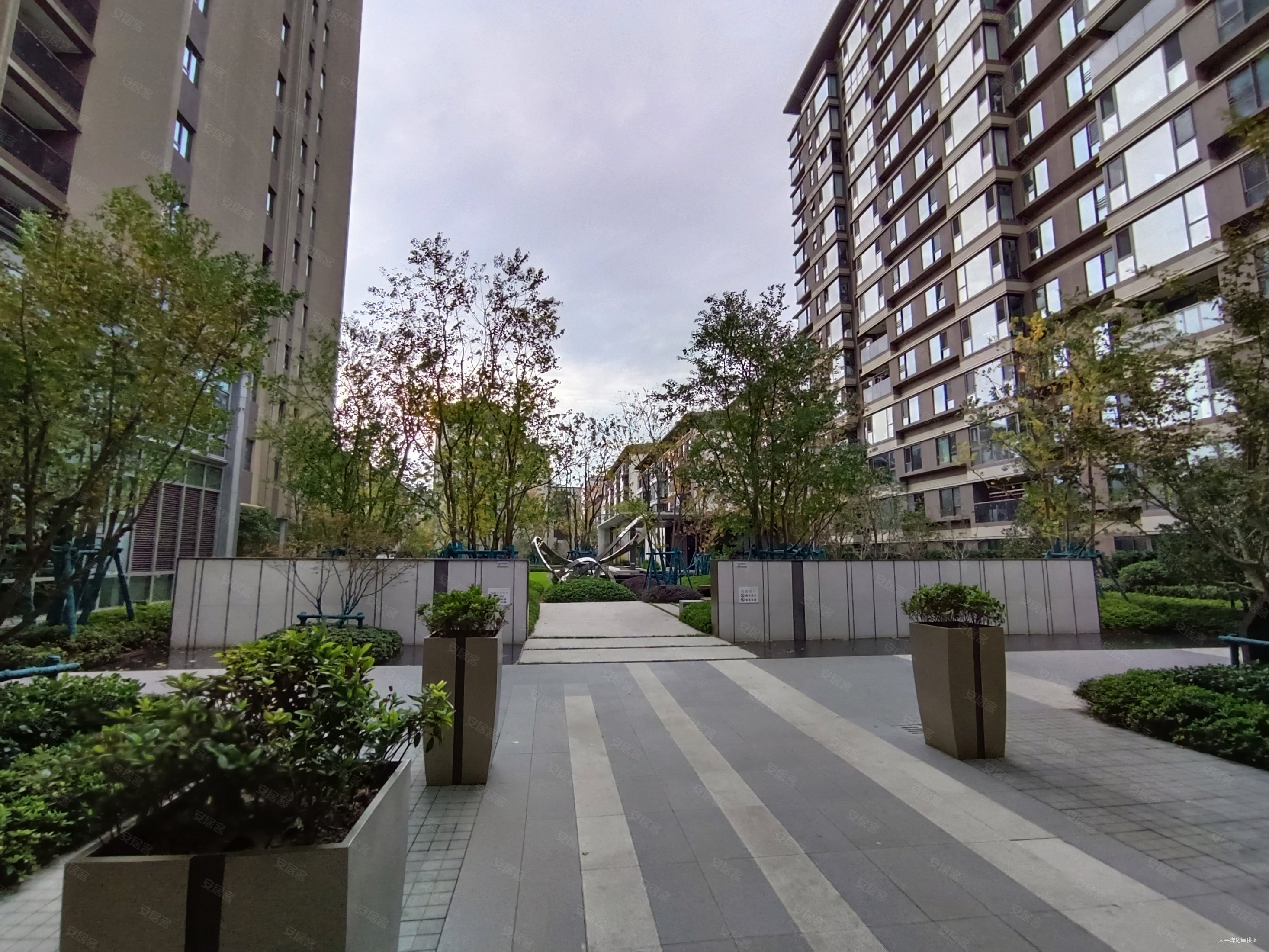 香港置地虹庐湾二手房,750万,3室2厅,2卫,99平米-上海安居客