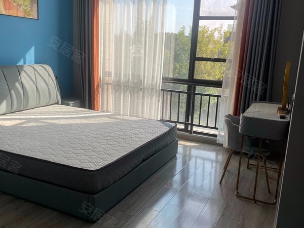 宁波慈溪慈溪银泰融创江景苑江景苑高档小区,房子装修的很高档出租