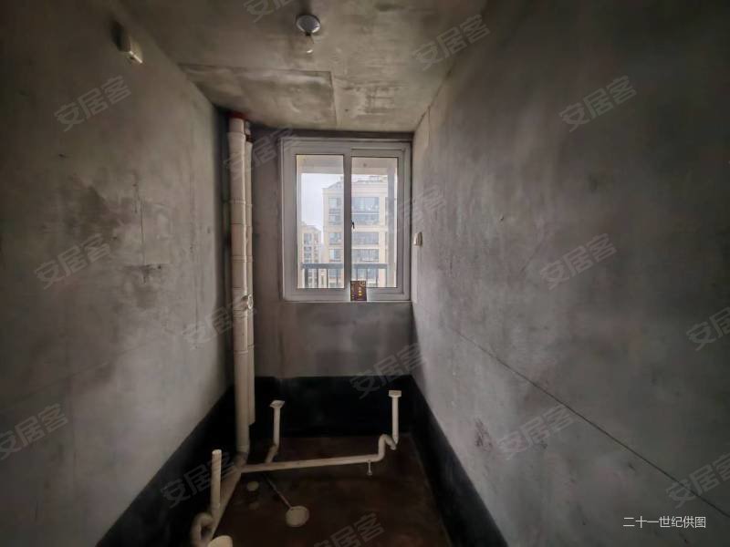 融创玉园4室2厅2卫147㎡南北92万