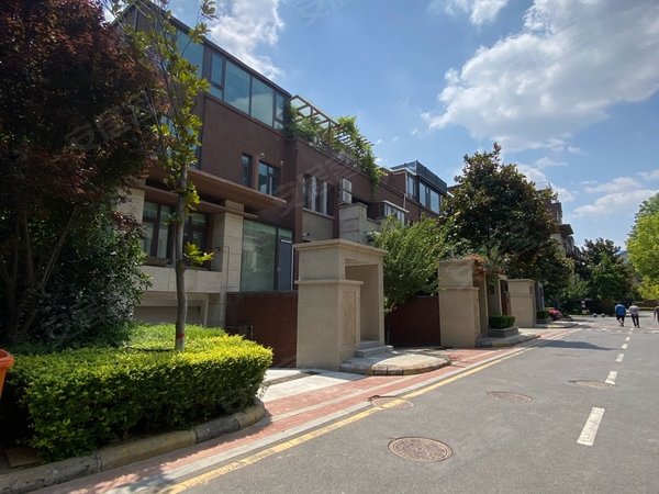 郑州惠济北大学城天地湾禧苑(别墅)天地湾别墅,280平,上下3层豪华装修