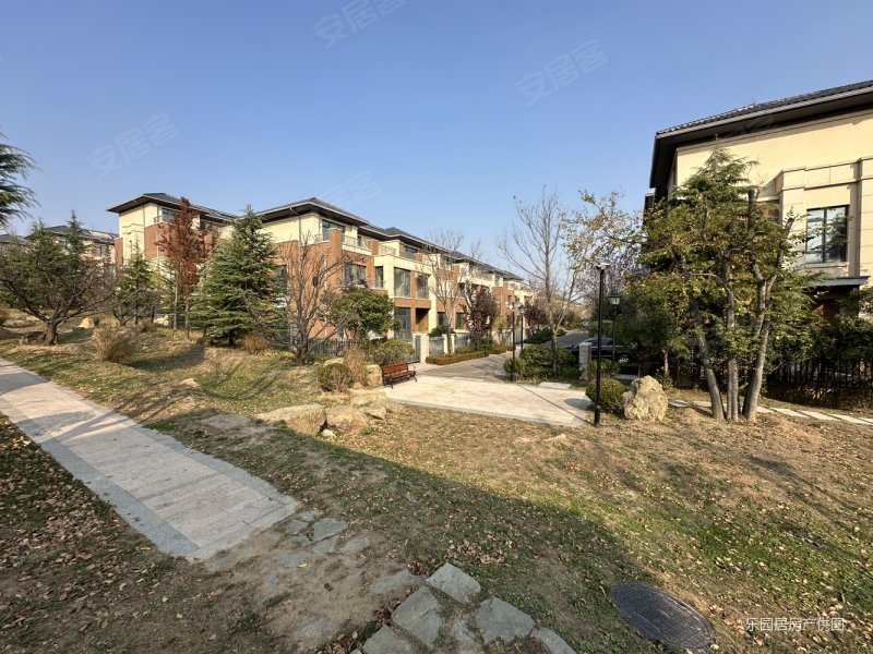 急售!联排别墅东边户大院,海信千亩园