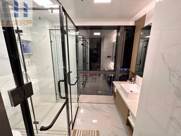 苏州工业园湖东中海星湖ONE实拍 星湖ONE 湖景大1居 全新未住人 定制家具有车位!!出租房源真实图片