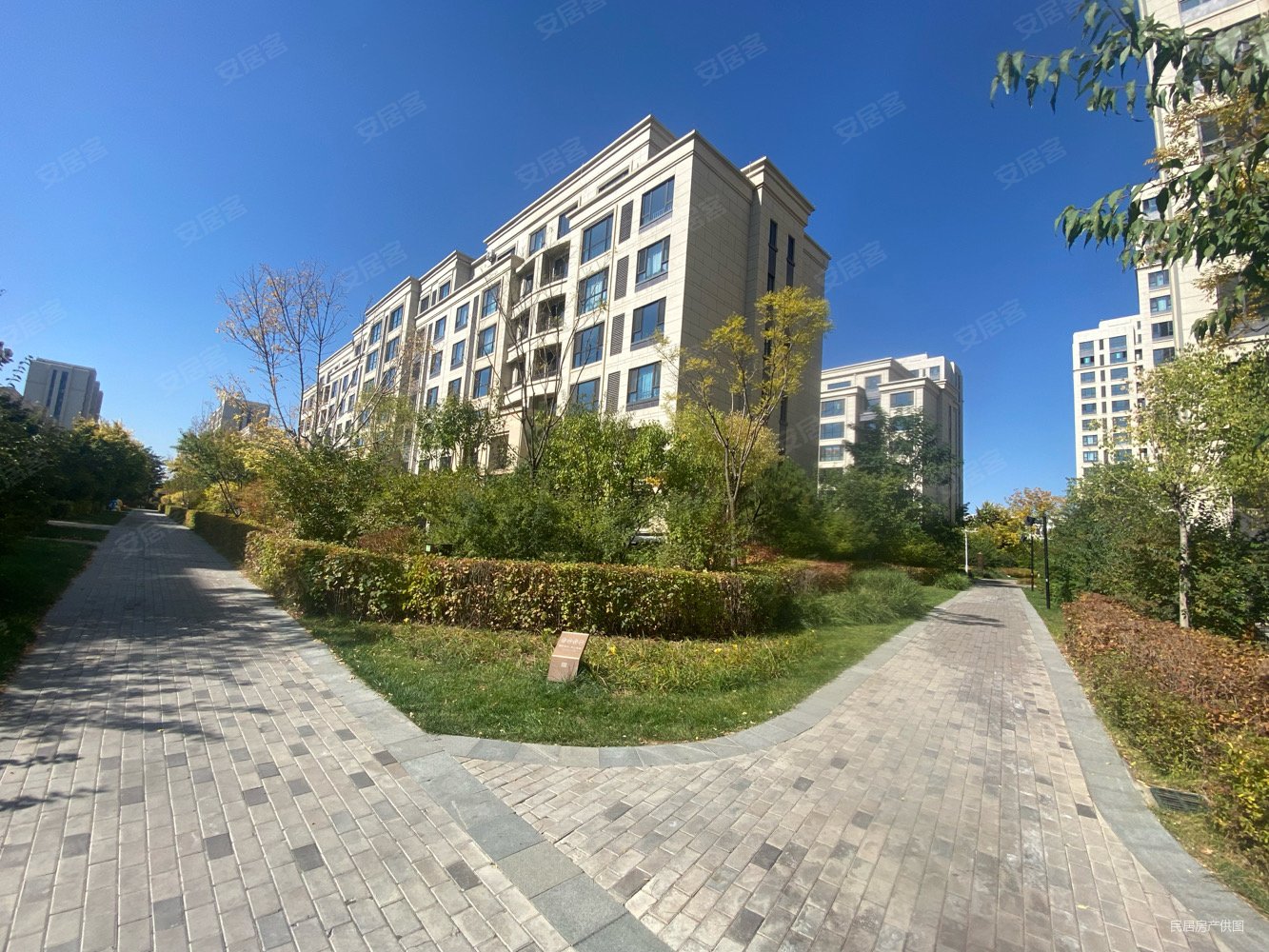 赛罕区泽信青城洋房国标三室精装修全套家具家电能停车