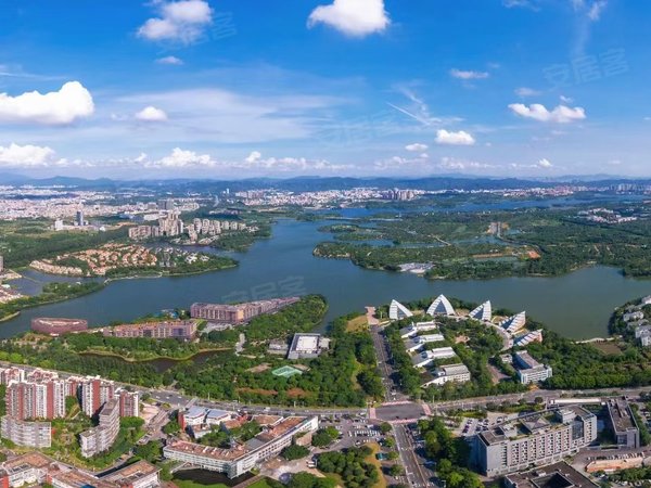 东莞松山湖松山湖城区光大锦绣山河二期鹭栖湖高层湖景精装4房拎包
