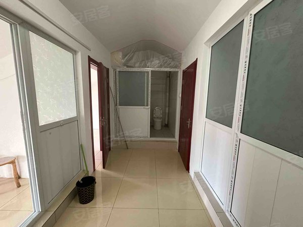 济南高新国际会展中心邓家花园邓家花园 4室1厅1卫  80平米出租房源