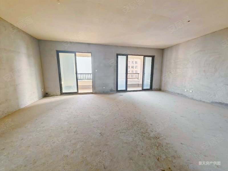 山水氿城19楼 湖景房全新毛坯 四室两厅两卫 看房方便有钥匙