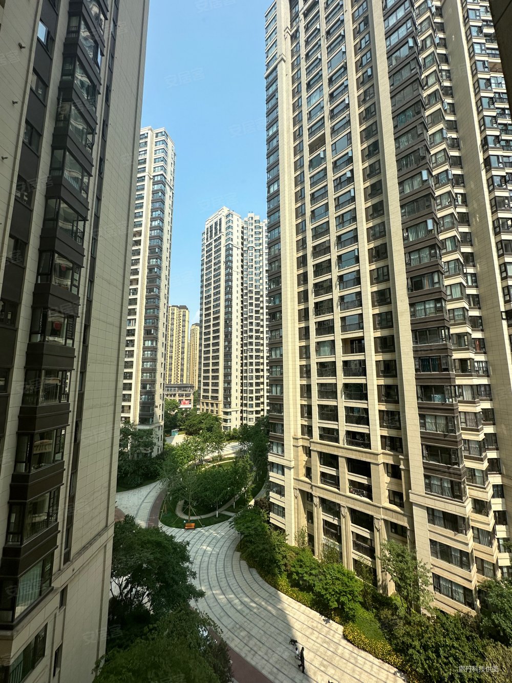 金地九樾97平端头房三面采光东急卖146万